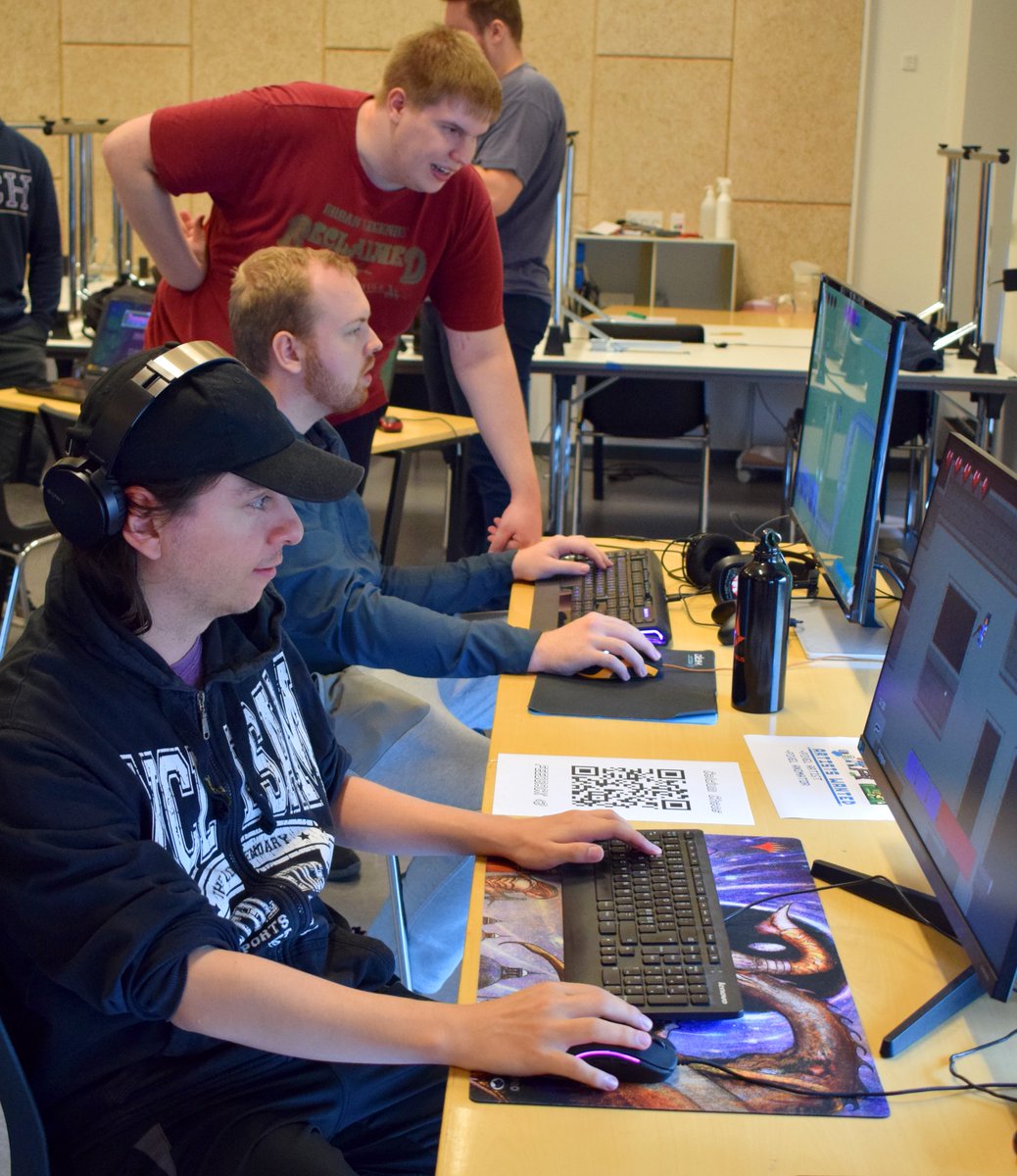 Dania Games (@daniagames) on Twitter photo I onsdags havde nogle af vores studerende i samarbejde med <a href="/GameHubDenmark/">Game Hub Denmark</a> stillet op til en Intern Expo i vores auditorie. Det var super fedt at se og prøve alle de spil der var stillet op.
Tak til alle de medvirkende og tak for besøg fra nogle af vores nabo-uddannelser. 👾🥳 I onsdags havde nogle af vores studerende i samarbejde med <a href="/GameHubDenmark/">Game Hub Denmark</a> stillet op til en Intern Expo i vores auditorie. Det var super fedt at se og prøve alle de spil der var stillet op.
Tak til alle de medvirkende og tak for besøg fra nogle af vores nabo-uddannelser. 👾🥳