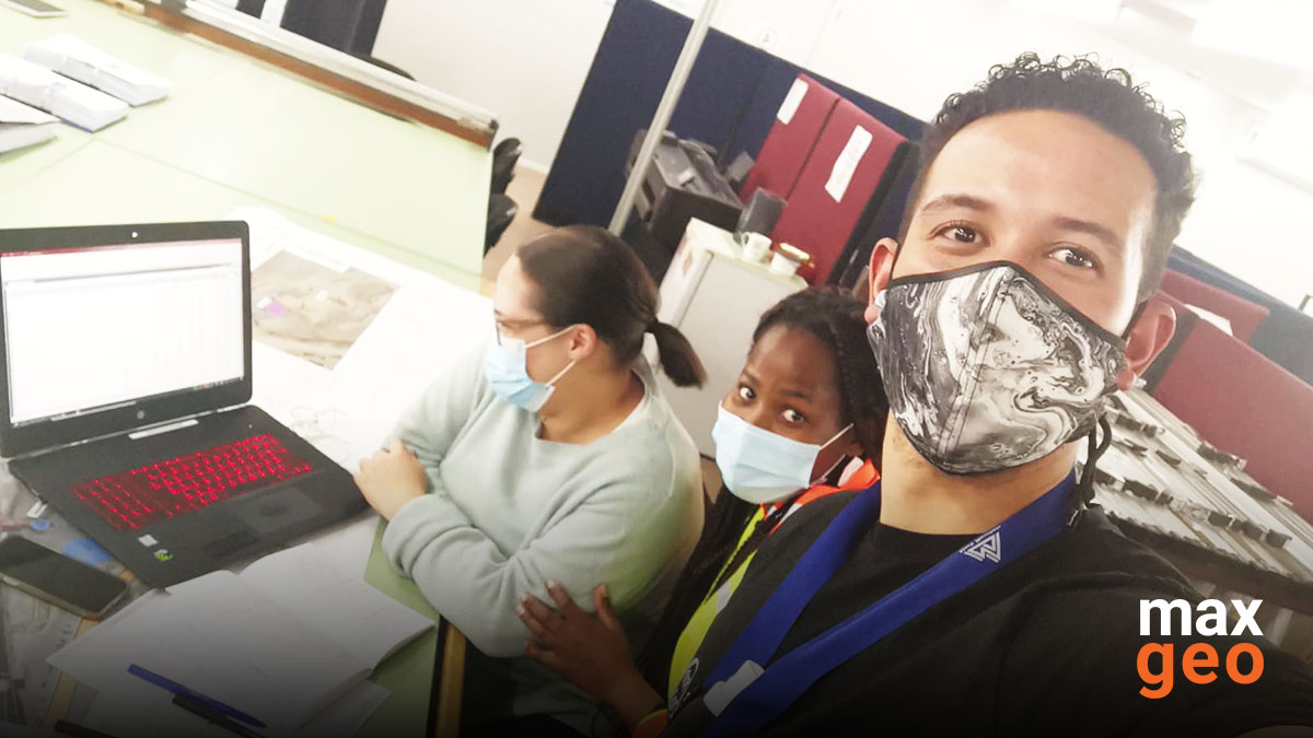 MaxGeoServices's tweet image. Onesimo Lande, Data Management Consultant at #maxgeo EMEA was at a site visit to client Vedanta Gamsberg and Black Mountain Mining conducting #DataShed4 and #LogChief mentoring and training. Find out more about our #geological #datamanagement software hubs.la/H0XxvPy0