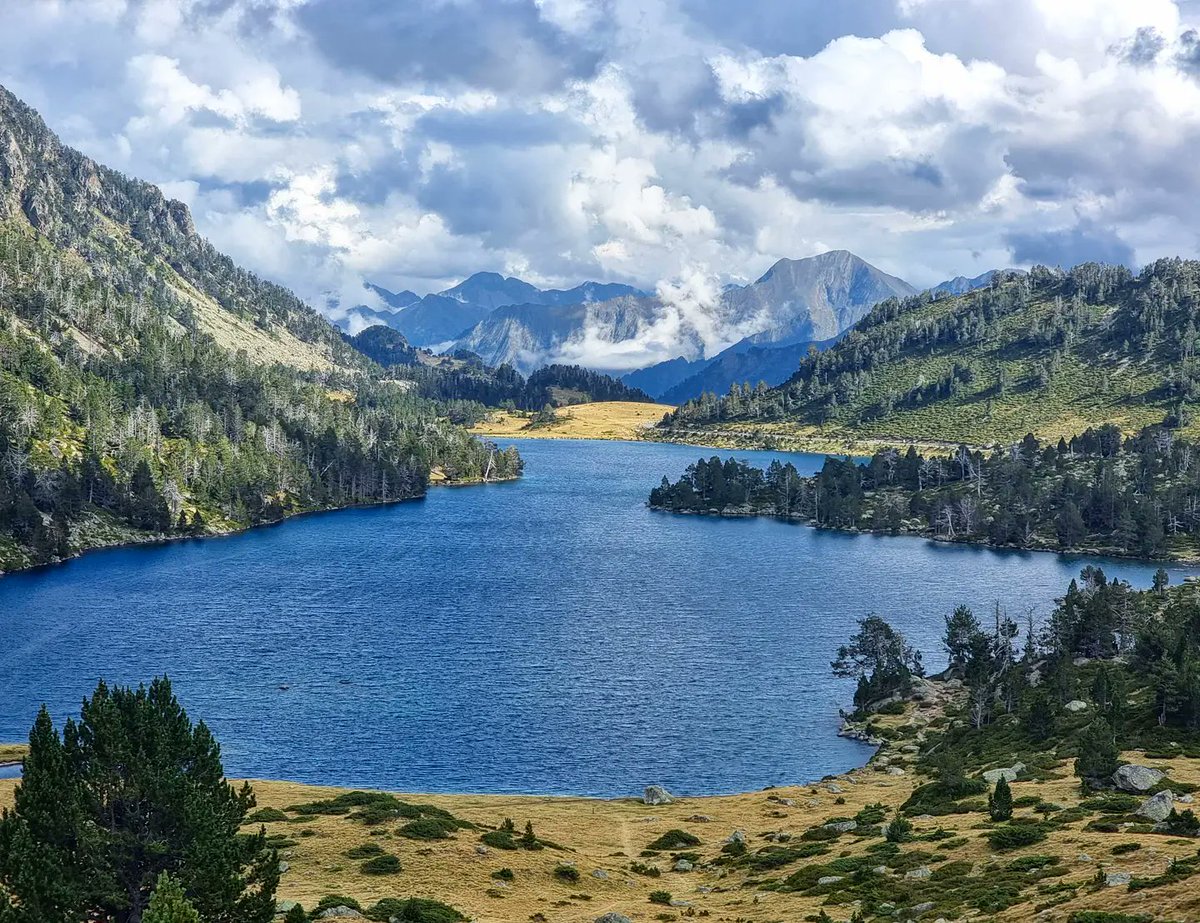 ricardrigall's tweet photo. El lac d'Aumar, al massís de Néouvielle (Nhèuvièlha), a Vieille Aure (Vièla d'Aura, en occità). #lacdaumar #néouvielle #vieilleaure #hautespyrenées #altspirineus #occitanie #occitània #bicicleta #gravel #estiu2021 https://t.co/LYEon6JO3v
