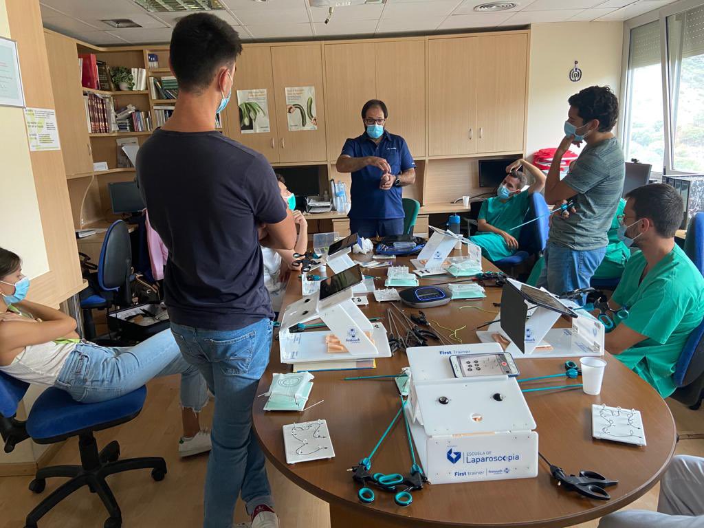IgnacioCastillon (@icastivela) on Twitter photo FIRST TOUCH H. GERMANS TRÍAS I PUJOL. Jornada de entrenamiento con 7 urólogos jóvenes. Muy bonito entrar con FT en un Servicio de Urología que ha hecho historia (1ª PRL) y escuela. Gracias a Joan Areal y el Sº Uro por la cálida acogida. #Training4All #Lap4All FIRST TOUCH H. GERMANS TRÍAS I PUJOL. Jornada de entrenamiento con 7 urólogos jóvenes. Muy bonito entrar con FT en un Servicio de Urología que ha hecho historia (1ª PRL) y escuela. Gracias a Joan Areal y el Sº Uro por la cálida acogida. #Training4All #Lap4All