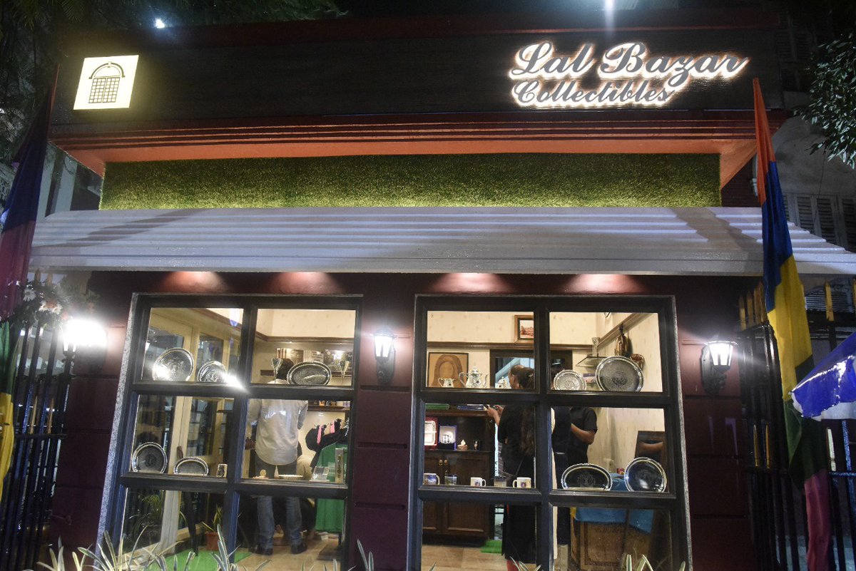 KolkataPolice's tweet photo. Lalbazar Collectibles

Our newly renovated store near the Lalbazar out gate is now open to all. It was inaugurated by @CPKolkata. All kinds of Kolkata Police merchandise &amp; souvenirs can be bought at this store. 
Timings are :
Mon - Fri  (11 AM to 7 PM)
Sat  (11 AM to 5 PM ) https://t.co/WtjNg1ftqv