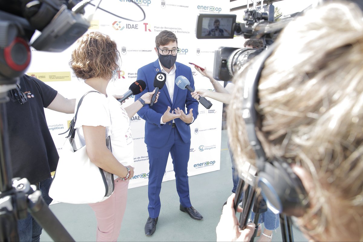 🟡 ¡Seguimos en #Alicante! Hoy el DG de <a href="/IDAEenergia/">IDAE</a>, <a href="/j_groizard/">Joan Groizard.</a>, estará a las 12:40h. en el programa Hoy Por Hoy de <a href="/radioalicante/">Radio Alicante Cadena SER</a> para seguir hablando de #ComunidadesEnergéticas y #TransiciónEnergética. Escúchalo en directo en ▶️ radioalicante.es