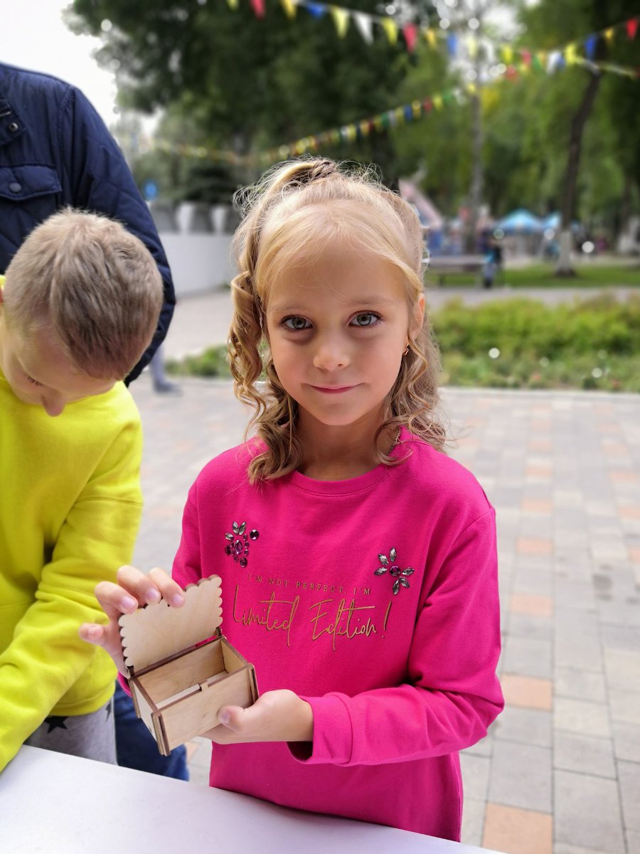 13 сентября в парке культуры и отдыха им. 50-летия Октября ЦДТТ «Поиск» учувствовал в организации мероприятия посвящённого Дню города. Педагоги провели несколько мастер классов, оформили техническую выставку работ учащихся Центра.