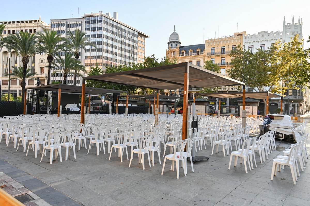 Bon dia!🌞🚲Ja estem a la Plaça de l'<a href="/AjuntamentVLC/">Ajuntament València</a> preparant-nos per a tot el que alberga esta #MobilityWeek a #València! 

Ràdio en directe🎙️, concerts ,activitats, jocs, la Gran Festa de la Bici 🥳🚴‍♀️,educació mediambiental i➕
T'esperem!💚

#SEM2021 #ValènciaCaminaCapalFutur