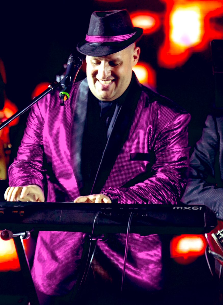 dannyylacaja's tweet photo. Danny!!! #güira #piano #saxsophone #trumpets #trombone #leadervocal #drums #caracas #newyork #santodomingo #livemusic #2020 #eventos #bodas #corporativos #tarima #stage #wedding #weddingplanner foto: @soyovalle #d&amp;lc#80s #show #lacaja #merengue #rumba #congas #Venezuela https://t.co/yWtEGbE1Md