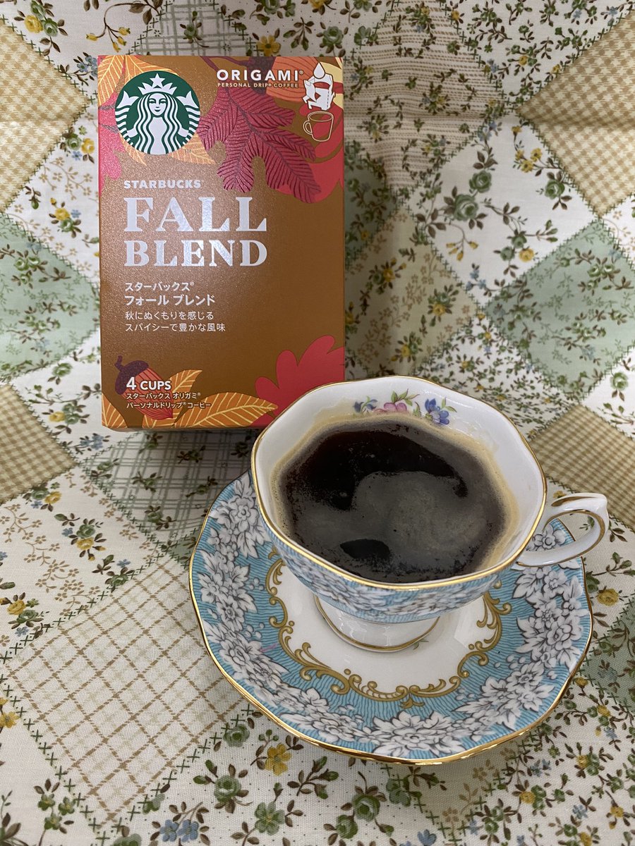 AT27625663's tweet photo. この名前見たら買っちゃう🥺
好きなケーキで答えてたモンブランも買えば良かったかなぁ〜
#starbucks
#fallblend
#フォールブレンド
#おりがみコーヒー https://t.co/Qw0c6aclx3