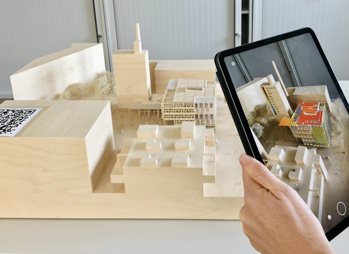 smartlivinglab's tweet image. REALITE AUGMENTEE | La maquette numérique du bâtiment du #SmartLivingLab présentée grâce à la réalité augmentée et réalité virtuelle appliquées au #BIM. Une expérience immersive du groupe #EPFL Building2050, en marge de la conférence @Cisbat_ 2021. smartlivinglab.ch/fr/cisbat-visi…
