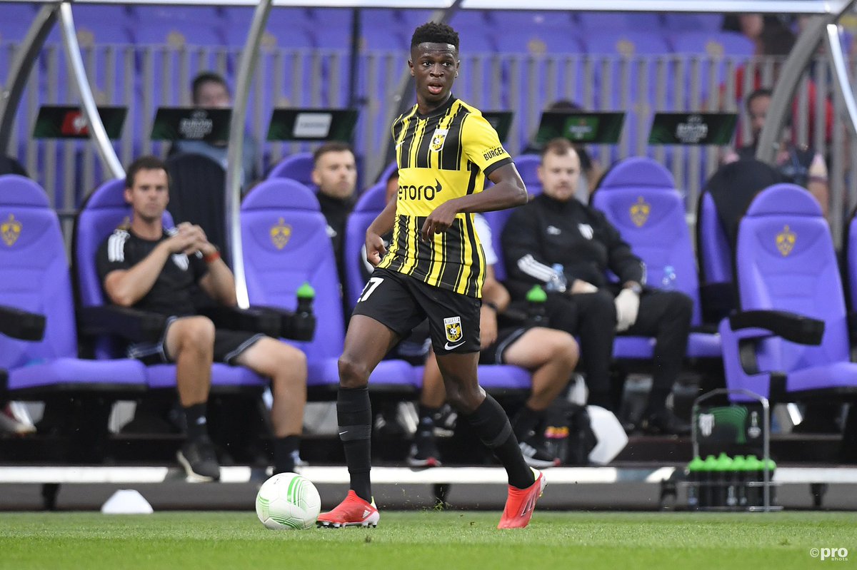 MijnVitesse's tweet photo. โจ Europees debuut is gemaakt!
Gefeliciteerd!๐๐ค
#Vitesse #murVIT #UECL https://t.co/nuRZlYgYXi