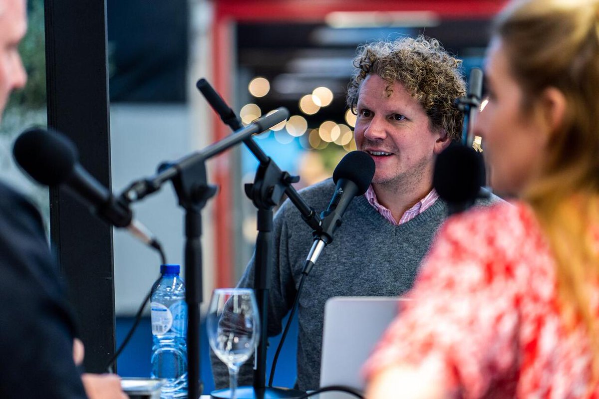 Komende week (20-22 september) vindt horecavakbeurs <a href="/Gastvrij_Rdam/">Gastvrij Rotterdam</a> plaats in <a href="/rotterdamahoy/">Rotterdam Ahoy</a>. Naast veel workshops, proeverijen en masterclasses ook onze eigen podcast studio met <a href="/gijsbregt/">gijsbregt</a> als host.
debuik.nl/rotterdam/nieu…