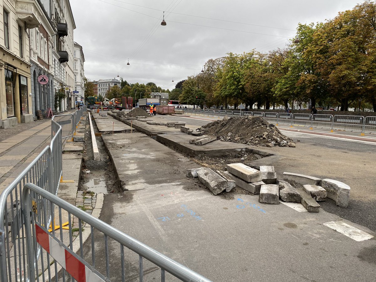 bicivikingo's tweet photo. Infrastructure is not paint. When we build bike-infrastructure in Copenhagen, we build it to last. https://t.co/qYuX3EuwyR