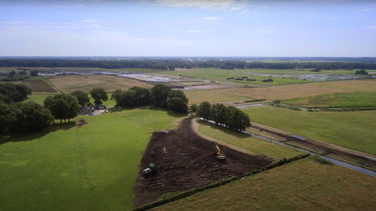 WDODelta's tweet photo. Samen met @LandschapOV zijn we het natuurgebied #Vledders #Leijerhooilanden @gemeentestaphorst aan het herinrichten. We doen dit door o.a. een robuust watersysteem aan te leggen. Zo kunnen we de extremen in het weer beter opvangen. Bekijk de dronebeelden: https://t.co/vsMK2SilrU https://t.co/lNIdZzuAlG