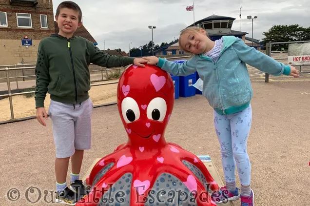 OctopusAhoy's tweet image. We love this blog post by @OurLitEscapades documenting their journey following the Octopus Ahoy! art trail: bit.ly/2VJtdWR

#octopusahoy #familyblog #mumblog #mumblogger #familyblogger #essex #tendring #octopusahoyarttrail #octopusarttrail