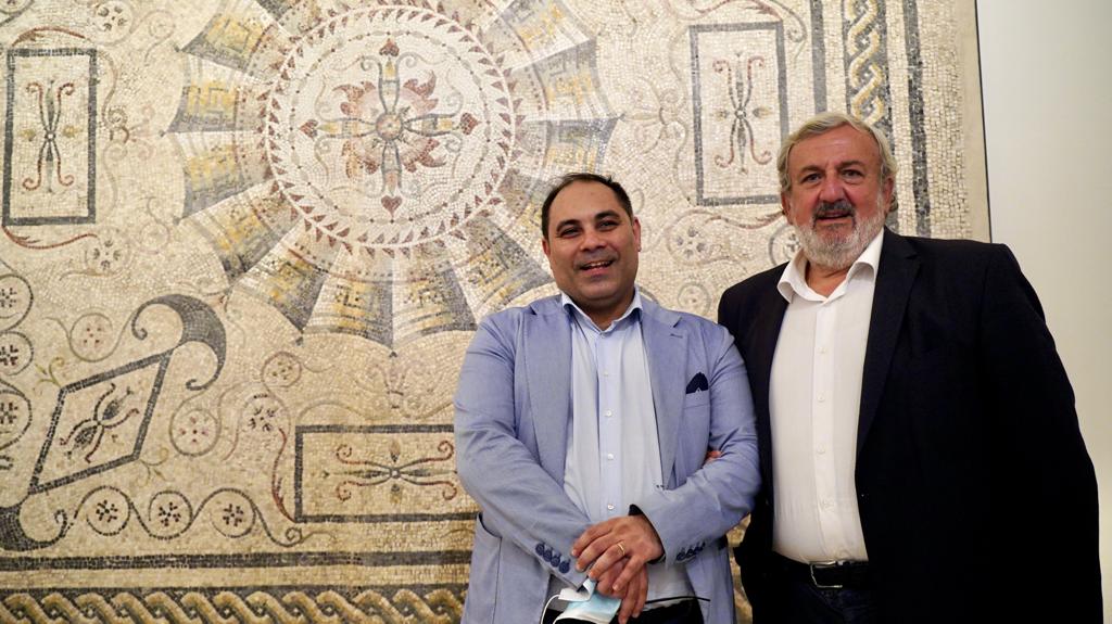 #Medimex2021, al <a href="/museo_marta/">Museo MArTA</a> la #mostra "#KevinCummins: #JoyDivision and Beyond": 

<a href="/micheleemiliano/">Michele Emiliano</a>: "La grandezza di #Taranto è il nostro obiettivo. visitate questa meravigliosa città".

➡️ rpu.gl/vZ3eE
