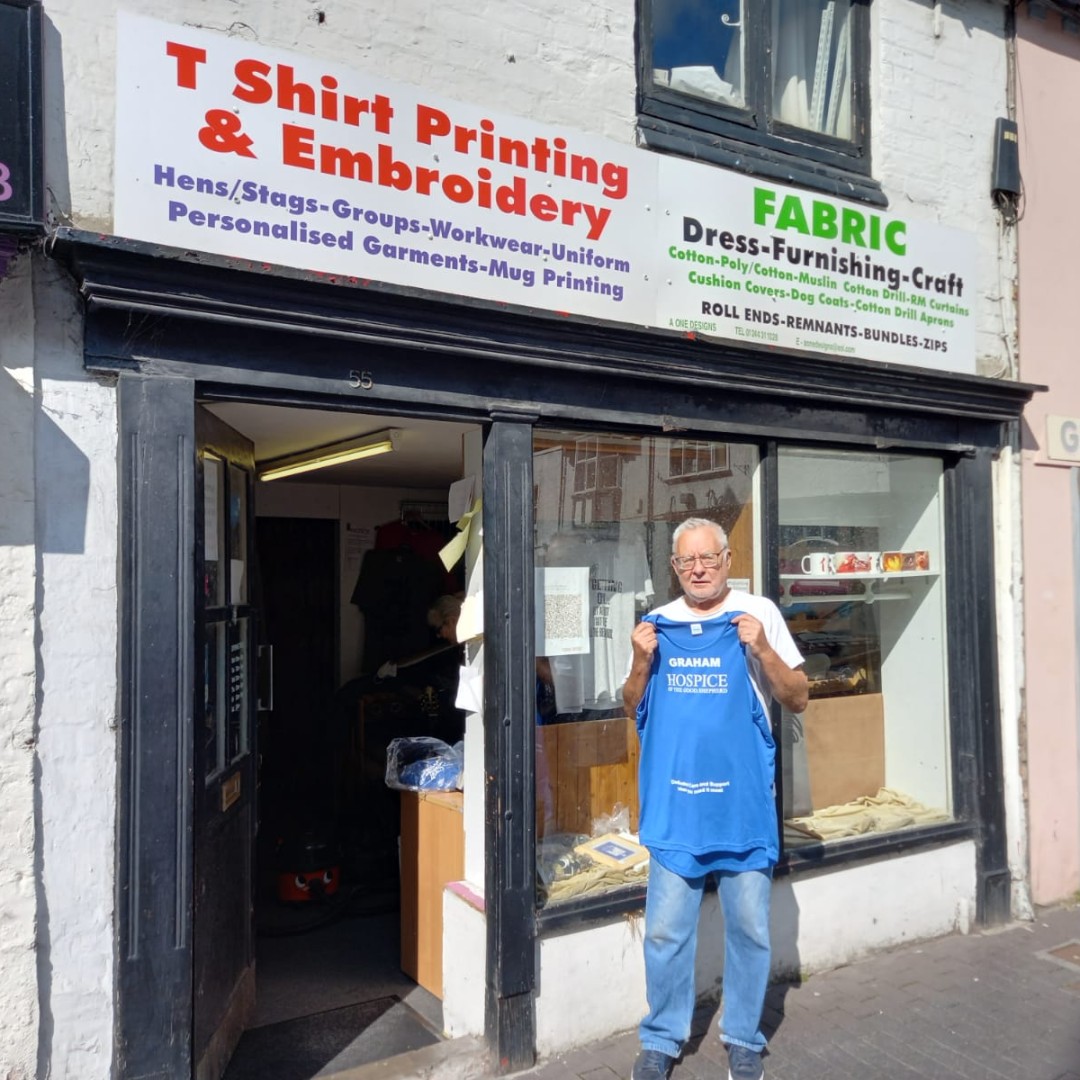 We would like to say a big THANK YOU to Mike Dubell from A One Designs on Brook Street in Chester for kindly printing our London Marathon running vests FREE OF CHARGE!! 
Your support is greatly appreciated 👍 
#chester #chestershop #chesterbusiness #chesterhighstreet