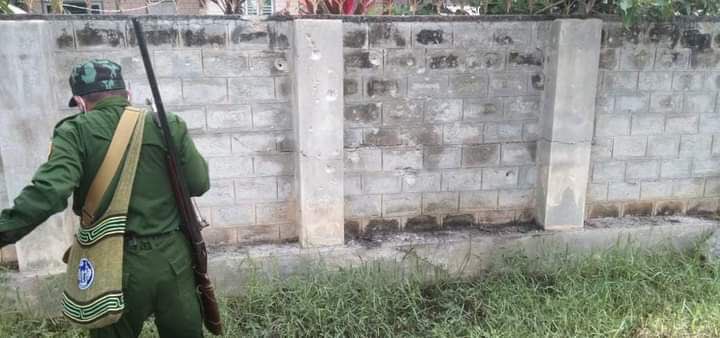 SpringBago's tweet photo. Scenes of Heavy artilleries fell off in #PanGan ward, #Loikaw city #Karenni on Sep 17. 
#WhatsHappeningInMyanmar
#Sep17Coup https://t.co/AaH7nwQCkY