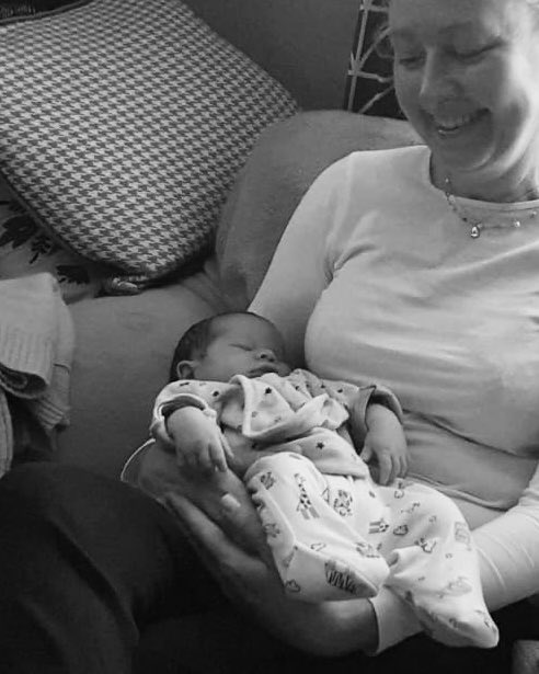 MariaCanEmb's tweet image. Meeting my 5 day old godson for the first time. So much love for this little guy already 💖