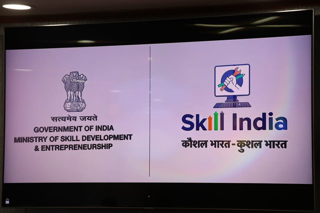 dpradhanbjp's tweet photo. We must deep-dive into future of jobs and understand skill demand of future. Adopting a bottom-up approach with focus on innovative ways to upskill our trainers, we must plan skill development at the grassroots. https://t.co/YDWd1Xlj8h