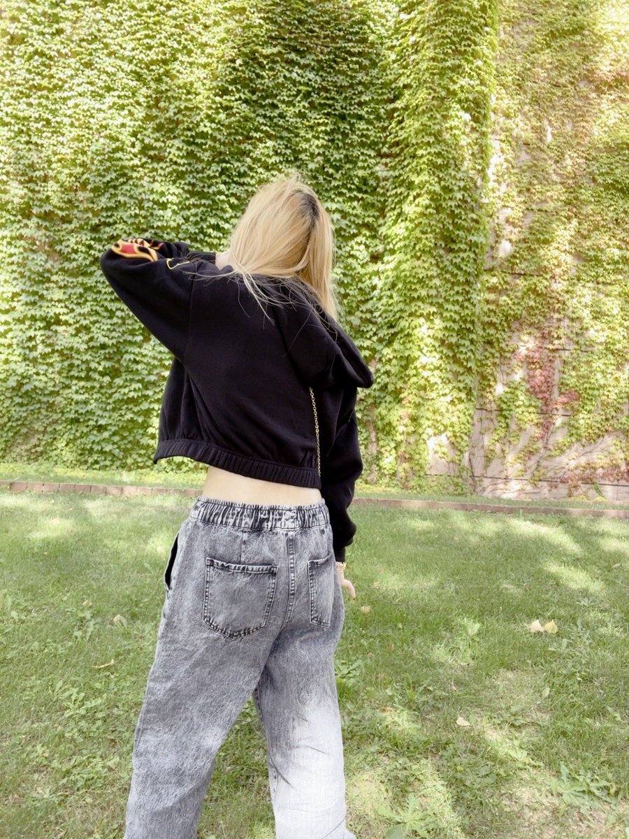 Kitano_Snow's tweet image. Recently bought jacket.
 #athleticjacket #LAfashion #forever21  #ootd #fashion