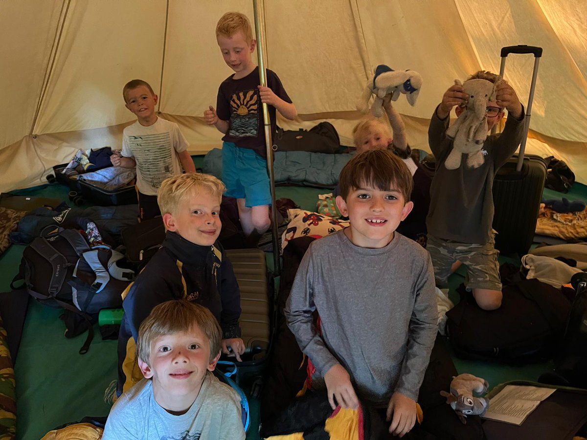 As day one drew to a close, Form III were making themselves at home in their tents ready for bed! 🧸

#BeingBeachborough #StartHereGoAnywhere #Bushcraft #BushcraftUK