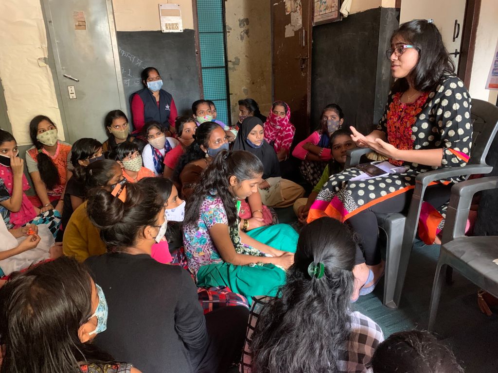 SNEHFoundation's tweet photo. On 16th September 2021, @SNEHFoundation in collaboration with @TataMotors and #humjoliFoundation conducted a session on Sexual Harassment, good touch bad touch, Girl Safety for the adolescent girls from Ota Scheme slum.
Read more about it-
https://t.co/VZ3CVs66nN https://t.co/KuYsGQLpwE