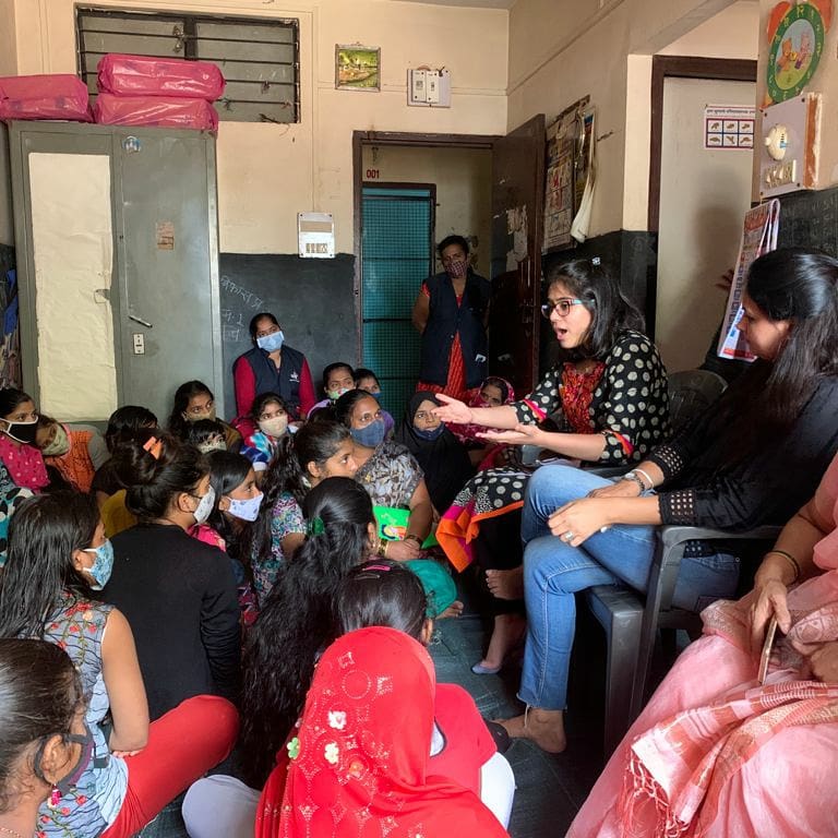 SNEHFoundation's tweet photo. On 16th September 2021, @SNEHFoundation in collaboration with @TataMotors and #humjoliFoundation conducted a session on Sexual Harassment, good touch bad touch, Girl Safety for the adolescent girls from Ota Scheme slum.
Read more about it-
https://t.co/VZ3CVs66nN https://t.co/KuYsGQLpwE