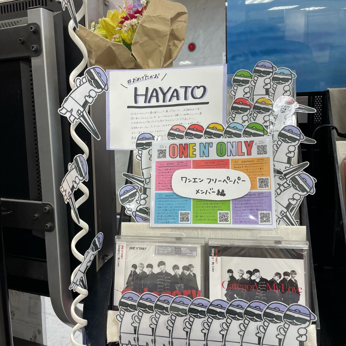 HMV_Sakae's tweet photo. 【#ONENONLY】
本日9/17は #高尾颯斗 くんの誕生日‼️
ダンスもラップも最強な #HAYATO くん、パフォーマンスの時のかっこよさと、普段のかわいさのギャップがあってトリコになっている #SWAG や #IROTAS も多いのでは…🥰
ステキな1年になりますように✨
#Happy_HAYATO_Day
#おめでたかお https://t.co/Jw4LyHnx4c