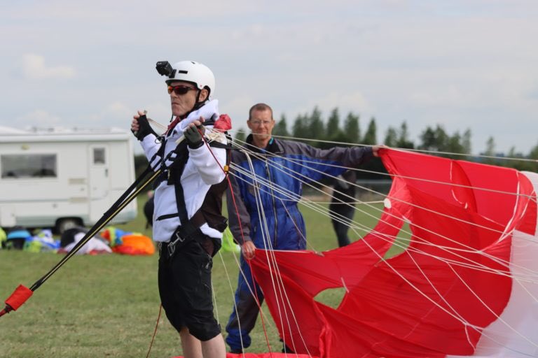 ESNEFT's tweet photo. 👨🏼⚕️
✈️
😬
🪂
🪂
🪂
☁️
🪂
🪂
🪂
👣
🪙
🥇
#Parascending #NHSHero #Jump #Doctor #GoldMedal #SASDoctors #SAS
How #IpswichHospital stroke doctor Richard became a national champion… https://t.co/l1WwphrKUH https://t.co/Rkf7El36GT