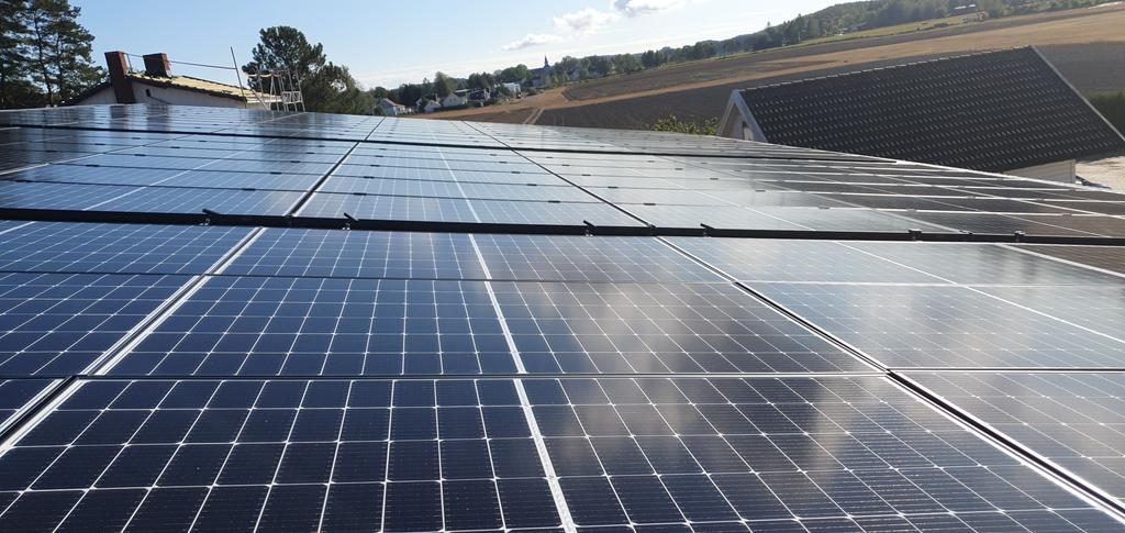 Strømprisene er skyhøye. Fortsatt støtte å få til gårdbrukere som installerer solceller med god business case. Her fra <a href="/CoopNorway/">Coop Norge</a> leverandør, Kjærnås Gård på Nøtterøy denne uken <a href="/Bondevett/">Bondevett</a> <a href="/NorgesBondelag/">Norges Bondelag</a> @NorskeFelleskjp