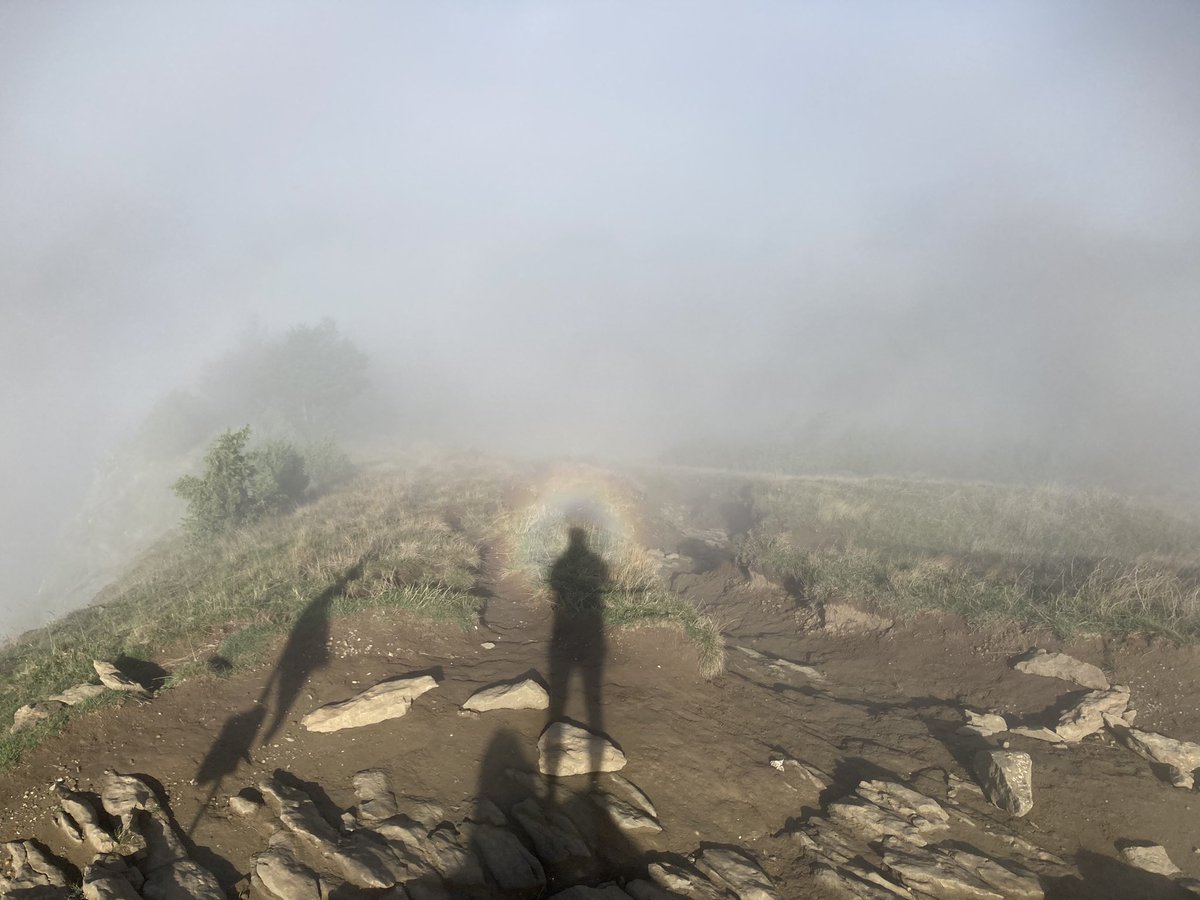 Marti_Oliveras's tweet photo. Bon dia des del Puigsacalm! 🌫+☀️= 🌈 #Espectre #Brocken @meteorac1 @ARAmeteo @eltempsTV3 @AlfredRPico @btveltemps @SoniaPapell https://t.co/ahDPQeGPby