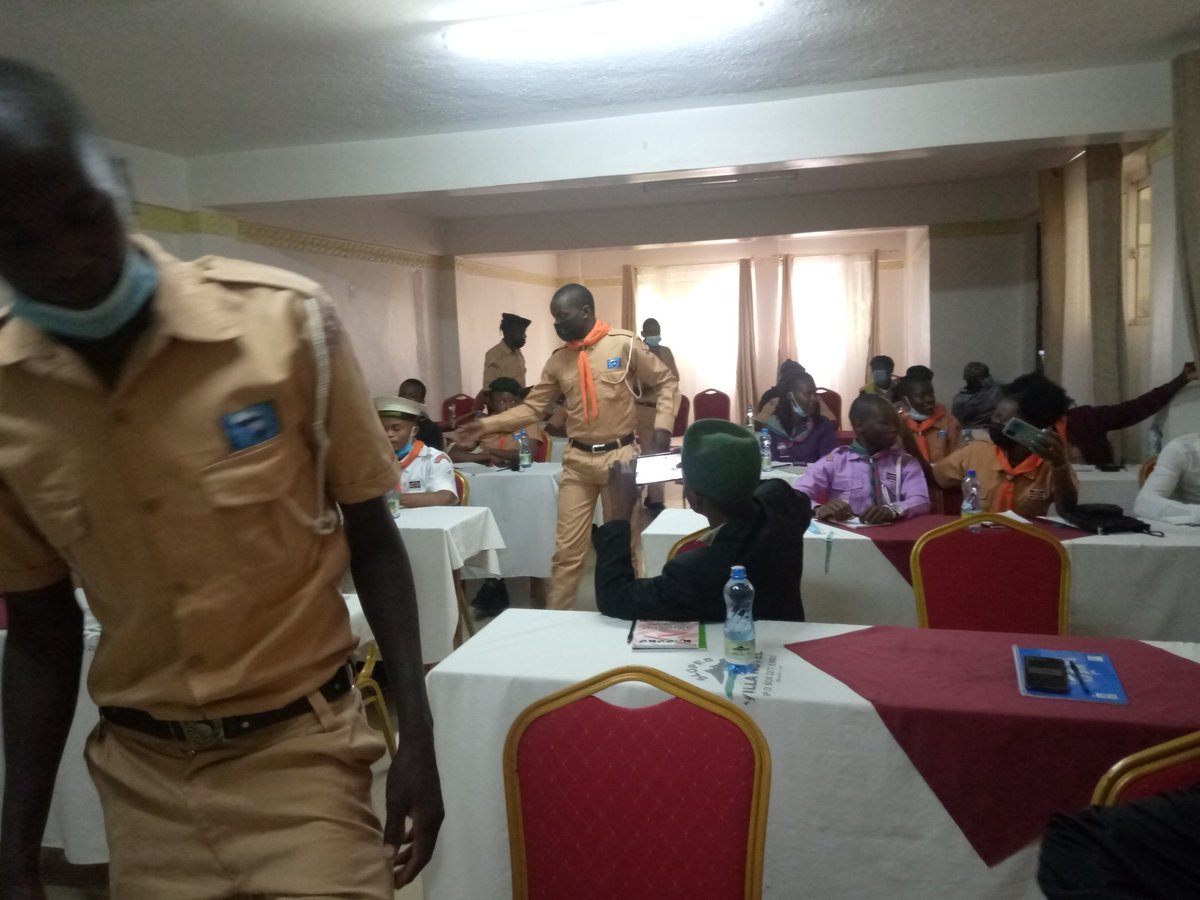 Daviekay18's tweet photo. Entrepreneurial workshop at Embu Scouts Center.
#yunitokworkshop
@YunitokKenya
@KenyaScouts
@UNICEFKenya https://t.co/YtbPyJIq4H