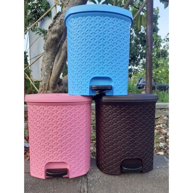 AnikJanto's tweet photo. T4 sampah uk 10 ltr 45 k. Hub. 0823 2588 8859 https://t.co/9RrVrkugfY