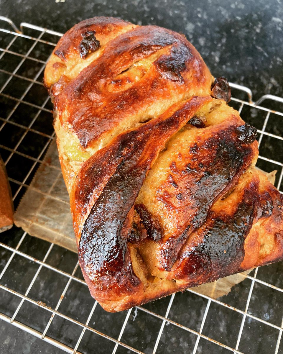 BreadBakerDani's tweet image. Friday morning breakfast. With our #breadchat on Monday evening in mind, how about a lovely yeasted fruit loaf?
My slice is toasted and topped with lime curd. Fruit in the loaf figs and dates. Rather indulgent I know!.

If…

📸 instagram.com/p/CT6l1RuopA_/ via tweet.photo