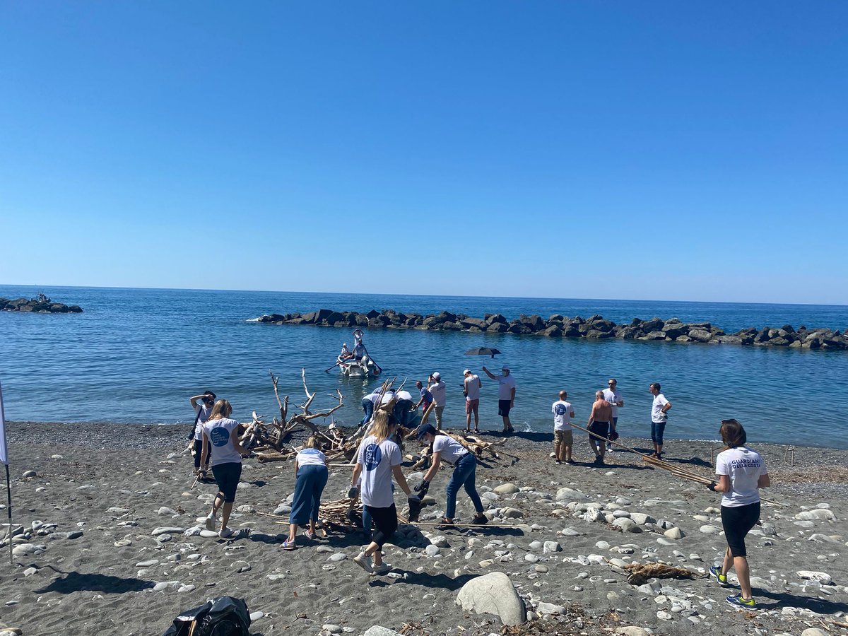 Costa_Press's tweet photo. Il mare è il nostro elemento, per questo ci impegniamo attivamente per mantenere le nostre coste più pulite. Con il progetto #GuardianidellaCosta di #CostaCrociereFoundation, abbiamo già sensibilizzato oltre 35mila studenti sull'inquinamento marino. #InternationalCostalCleanupDay https://t.co/ob910pwX1K