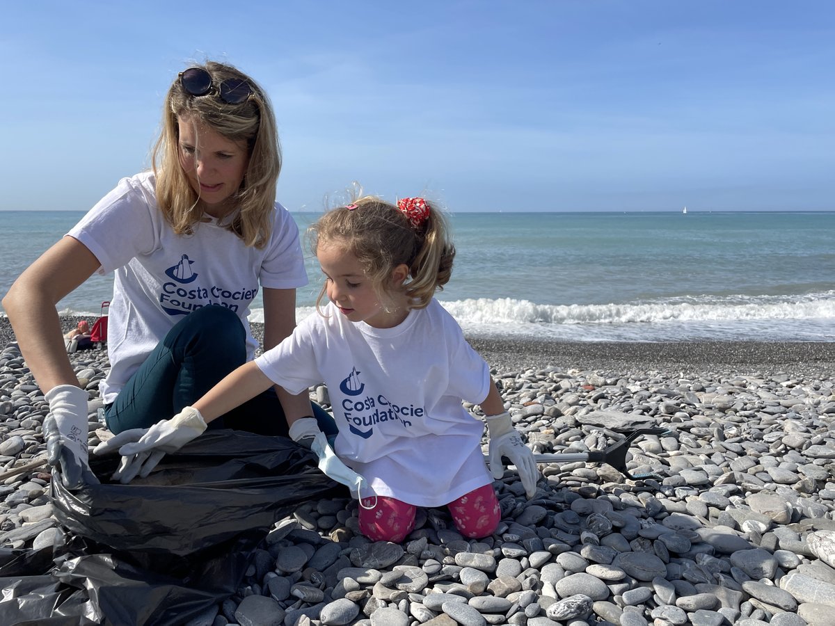 Costa_Press's tweet photo. Il mare è il nostro elemento, per questo ci impegniamo attivamente per mantenere le nostre coste più pulite. Con il progetto #GuardianidellaCosta di #CostaCrociereFoundation, abbiamo già sensibilizzato oltre 35mila studenti sull'inquinamento marino. #InternationalCostalCleanupDay https://t.co/ob910pwX1K