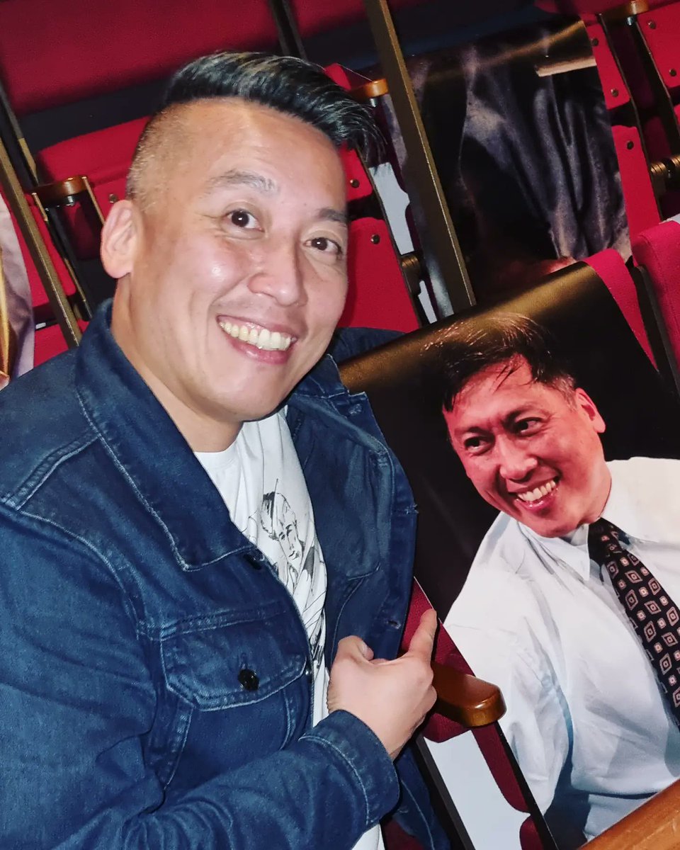KokHwaLie's tweet photo. Back at @Hamps_Theatre....and look who was there as well!!
#stagey #selfie #mememe
#thememoryofwater #htmemoryofwater #memoryofwater
#memories #hampsteadtheatre #thekingofhellspalace #actor #actorslife #workingactor #london #Hampstead #hthellspalace https://t.co/H4JnKK0hf7