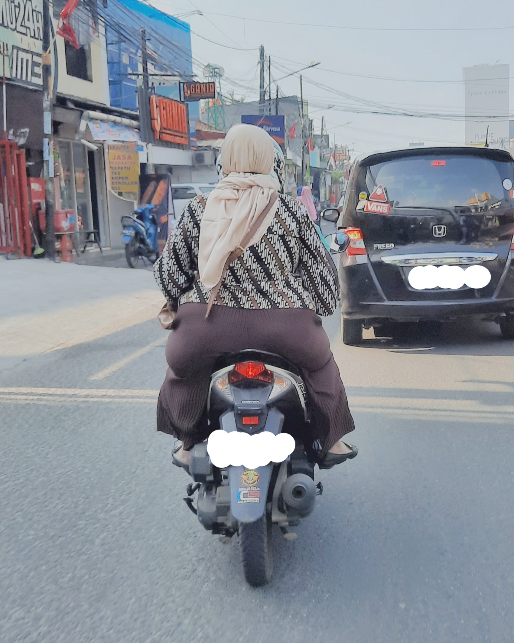 Andreee on Twitter: "Pantat dewa. #stw #bbw #eksib #jilbob #jilbobsange