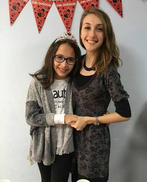 mustafahos's tweet photo. çorlu tren faciasında kızları gülce ve özge nur dikmen’i kaybeden baba erdinç dikmen kalp krizinden hayatını kaybetti. yaşanan onca adaletsizliğe ve haksızlığa baba yüreği daha fazla dayanamadı. son duruşmada “adalet gelecek mi mustafa bey? gelsin artık. gücüm kalmadı” demişti https://t.co/90b5hRVpSd