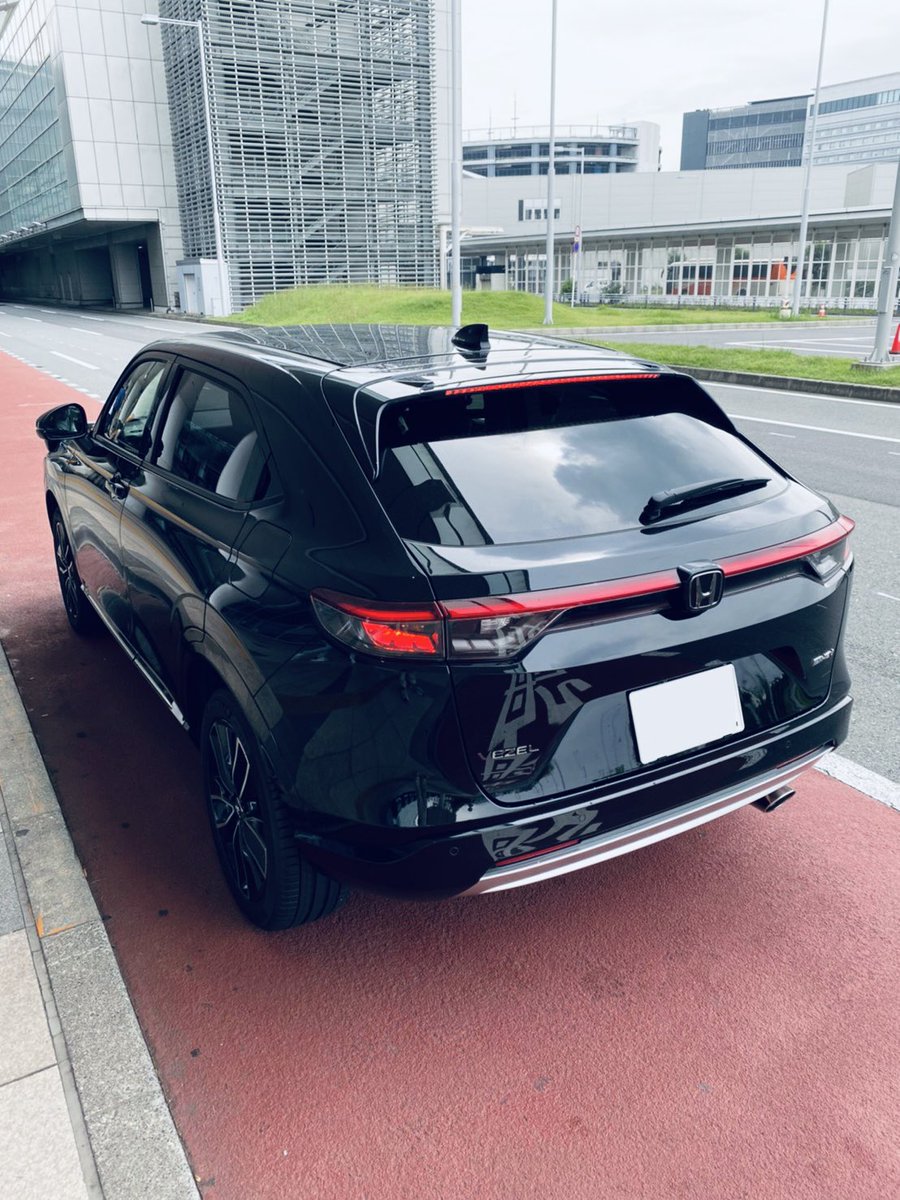 Fuuter21's tweet photo. テールゲートスポイラーは付けて良かったです！

ホワイト系ボディにはもっと合います。

#ヴェゼル
#VEZEL https://t.co/7YgbDp0qaj