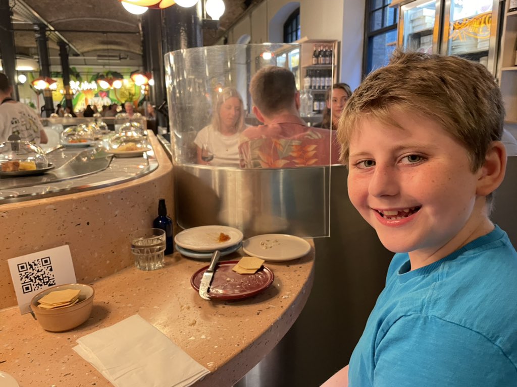 spmini's tweet image. 2 big days in a row for Max! London audition and a new school! We had to fit in a quick visit to @thecheesebarldn  too! He will miss all his @Broadoak_Year6  friends but hopes to see you when he picks logan up sometime @thewamanagement @thewardacademy