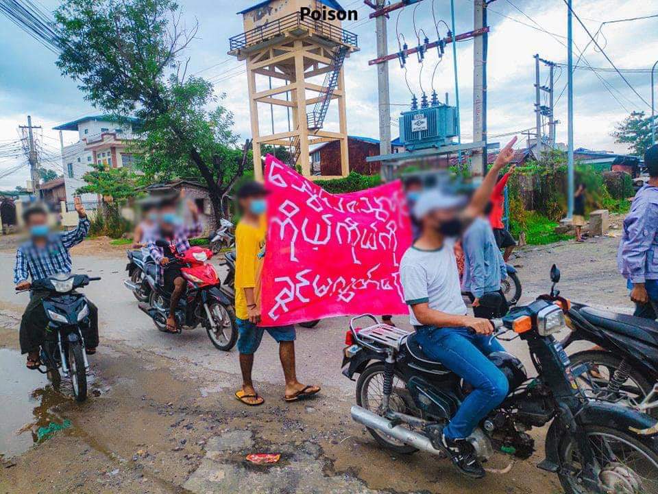 ChiNcw123's tweet image. Students from #Mandalar university appeared on streets and protested against SAC regime on the morning of Sep 17 .
#WarCrimesOfJunta 
#Sep17Coup 
#WhatsHappeningInMyanmar