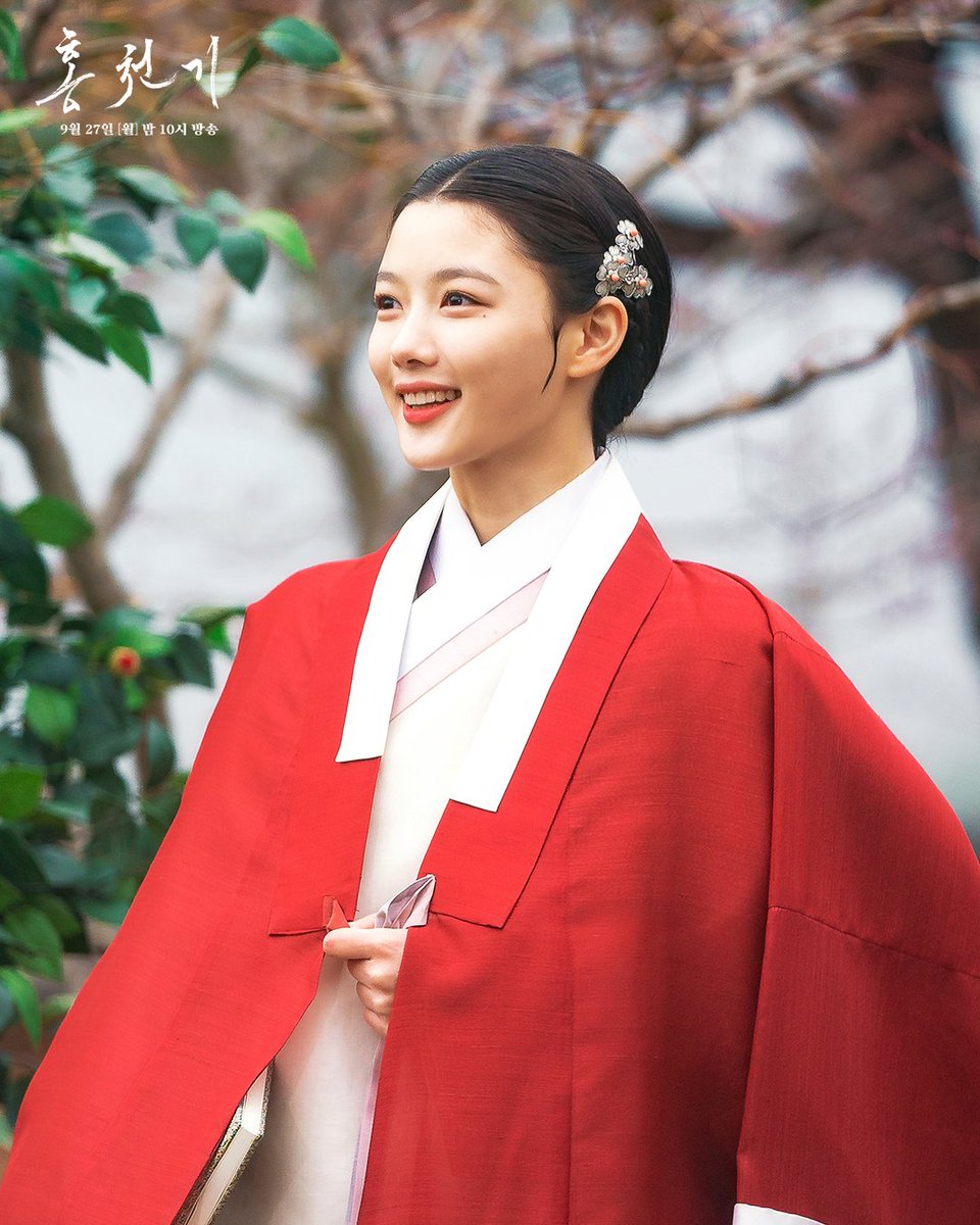 SBSNOW's tweet photo. 사랑스러움의 의인화❤️
천기의 비하인드 스틸📷

SBS 월화드라마 <홍천기>
☞ 9/27 [월] 밤 10시 방송

#SBS월화드라마 #홍천기 
#RedSky #RedskyStillcut 
#안효섭 #김유정 #공명 #곽시양 https://t.co/NaMa2ZRNh0