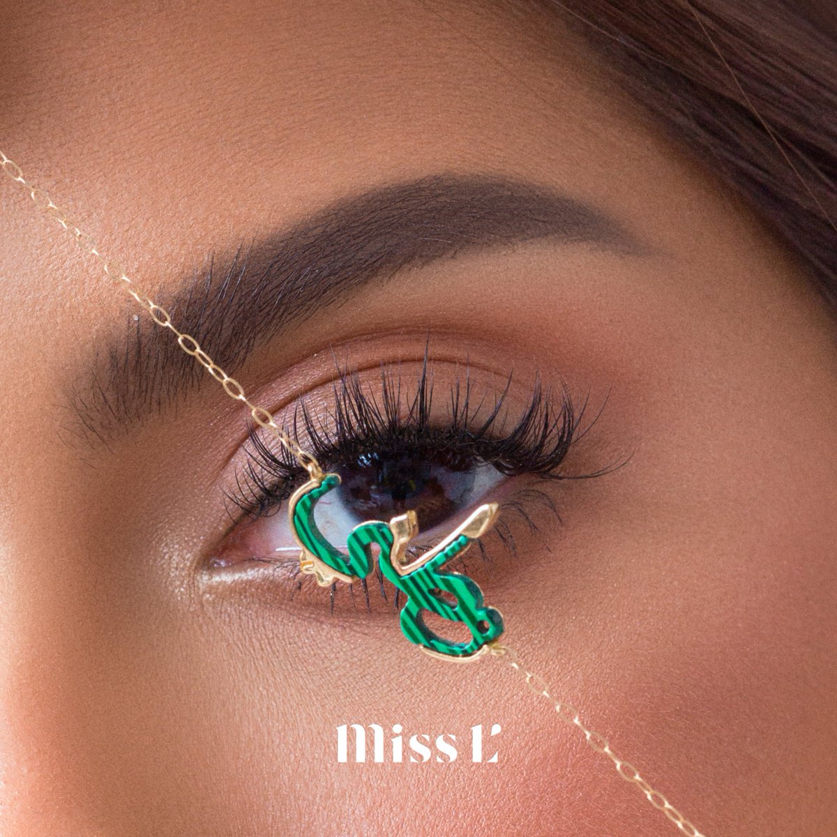 Misslofficial's tweet photo. ما معنى أن تكوني سعوديةً اليوم؟ أخبرينا في التعليقات
تسوقي الآن عبر موقعنا الإلكتروني https://t.co/hMWdcmDhuW
#بلادي_دياري#اليوم_الوطني #طريق_الذهب

What does it mean to be a Saudi Woman in today’s world? Tell us the comments. 
shop online at https://t.co/hMWdcmDhuW https://t.co/ARbzau7QJV