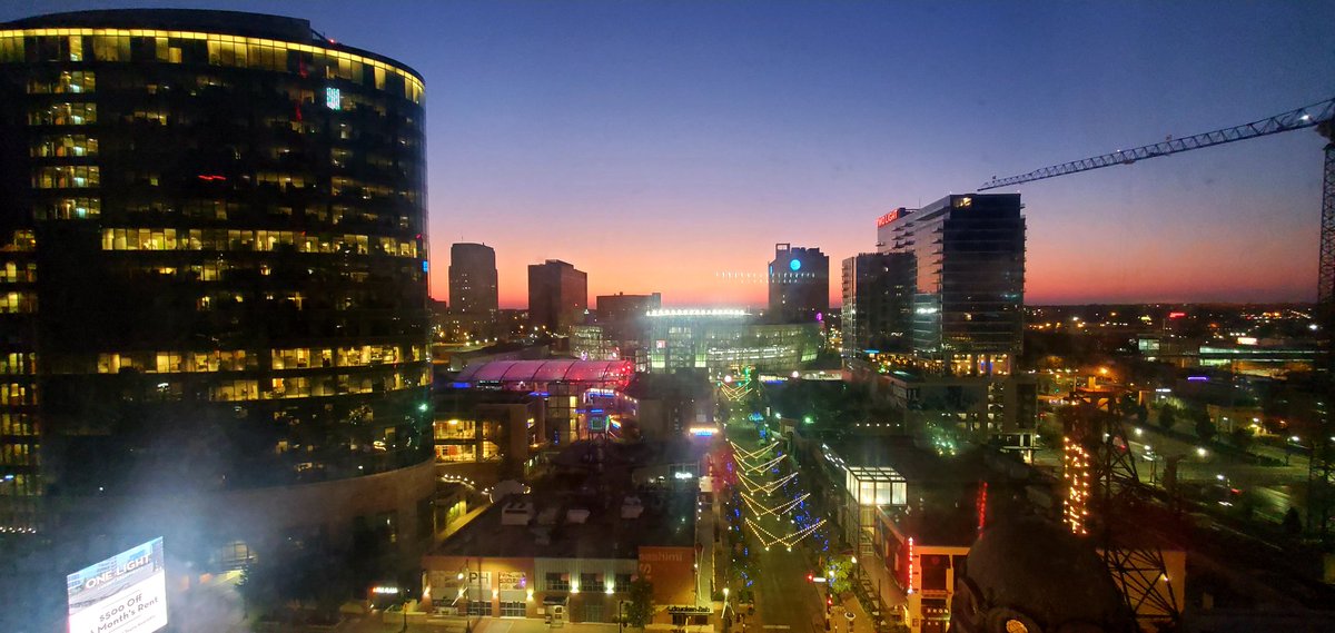 quorralyne's tweet image. Last sunrise over the city for #kcdc2021