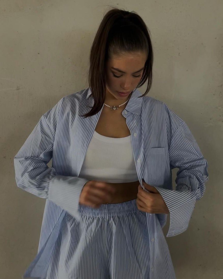 mmelissamfs's tweet image. non ricordo più casa tua dove sta, se morissi stanotte in un falò di fiamme venderei la mia anima, ah, che non vale una lira, che una goccia di lacrima, ah, chissà dove è finita.