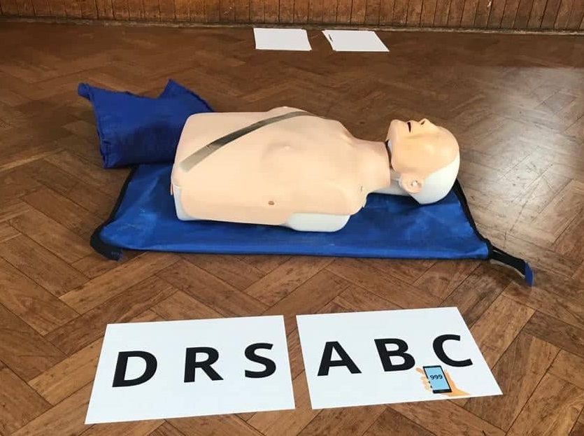 OxfordIMPS1's tweet photo. It's been amazing working with the children from @BayardsHill primary school this week.

If anyone needs to know about the #recoveryposition just ask a year 6 pupil, they have been #IMPtastic.

#safetyeducation #injuryprevention #IMPS #CPR #AED #firstaidinschools https://t.co/ZrP5iktCtU