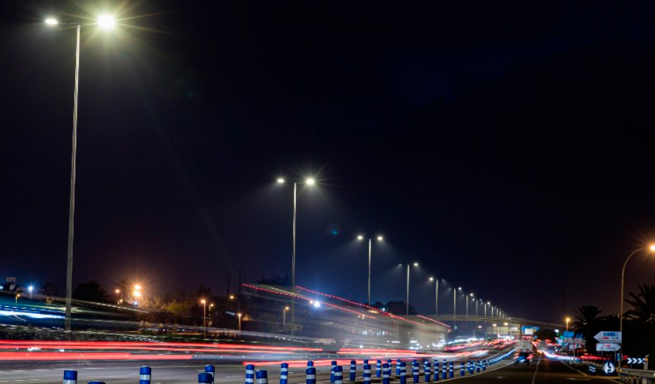 SignifyEspana's tweet photo. En #GranCanaria ayudamos a que los viajes sean seguros y #sostenibles 🚘💚
A través de #InteractCity, la autopista GC-1 se ilumina y se mantiene rápido y sencillo; además, se gestiona punto por punto y se ajusta la temperatura del color.
Más info ➡ https://t.co/ADuq95KBCi https://t.co/6FNkjiYchH