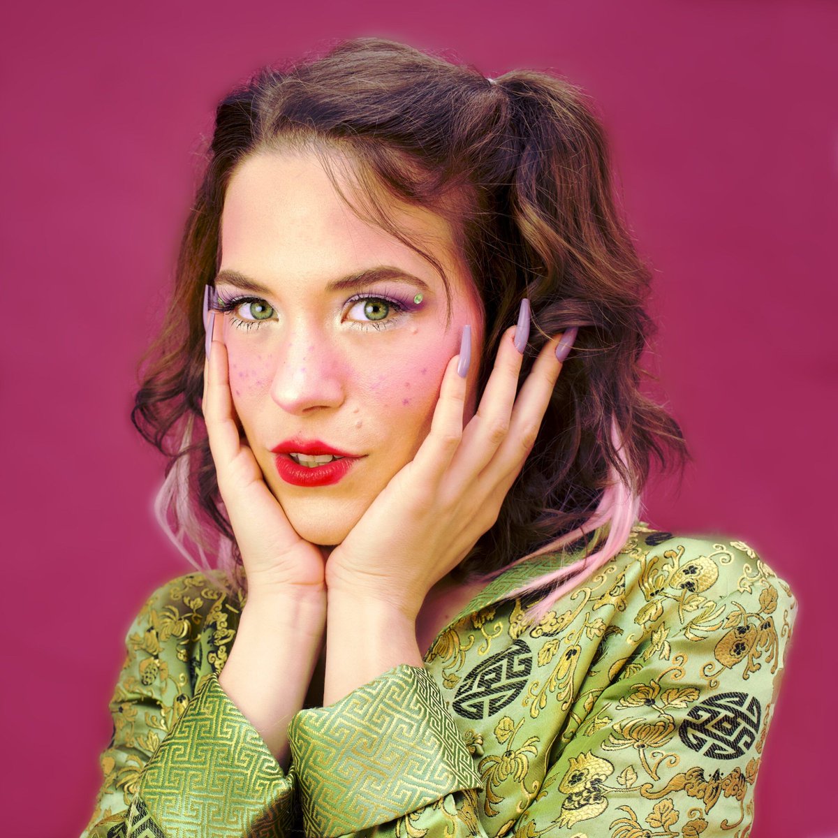 Innovative UK alt-pop artist <a href="/jyldamusic/">JYLDA</a> reminisces on new release 'So Alive' bit.ly/3nBqLxj