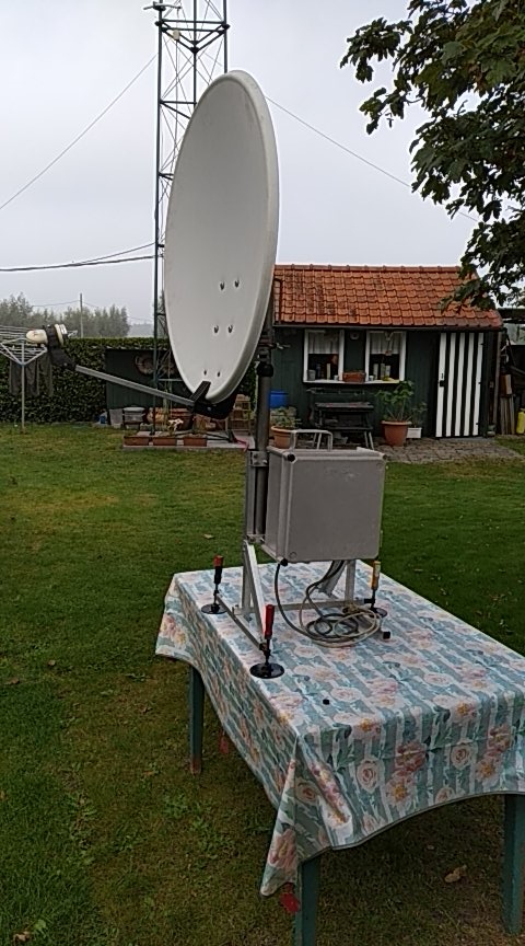 on4aol's tweet photo. My new portable setup for #oscar100 with adjustable legs .
#QO100 #hamradio  #SHF  https://t.co/J8Cqfh0GJ2 https://t.co/dgAxXaOesB