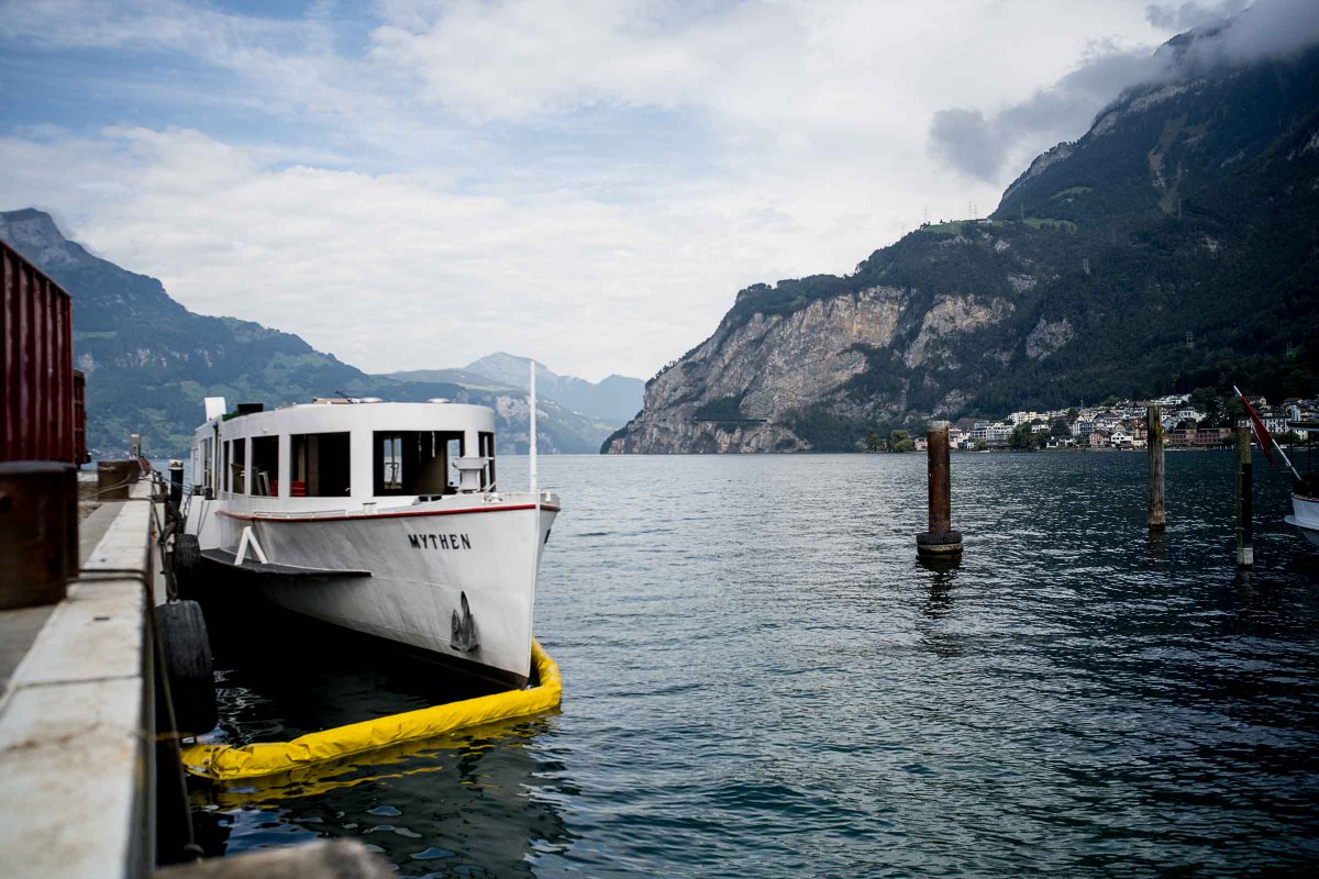 Dampfschiff's tweet photo. Motorschiff Mythen wird in Flüelen verschrottet
Impressionen vom Rückbau im Hafen von Flüelen. In der Hafenstadt Luzern hatte das Motorschiff Mythen keinen Platz. Am 15. September 2021 wird es verschrottet. 
https://t.co/vUT3UA20nh https://t.co/feGhvWWWCx