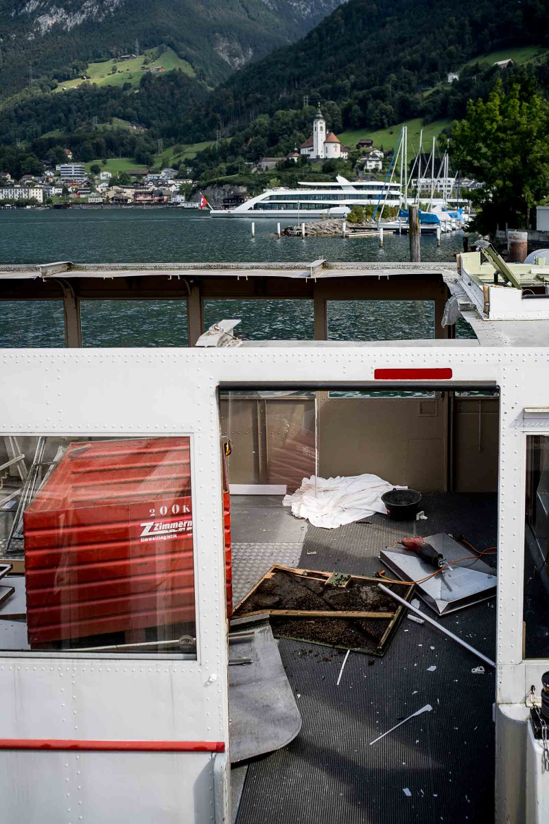 Dampfschiff's tweet photo. Motorschiff Mythen wird in Flüelen verschrottet
Impressionen vom Rückbau im Hafen von Flüelen. In der Hafenstadt Luzern hatte das Motorschiff Mythen keinen Platz. Am 15. September 2021 wird es verschrottet. 
https://t.co/vUT3UA20nh https://t.co/feGhvWWWCx